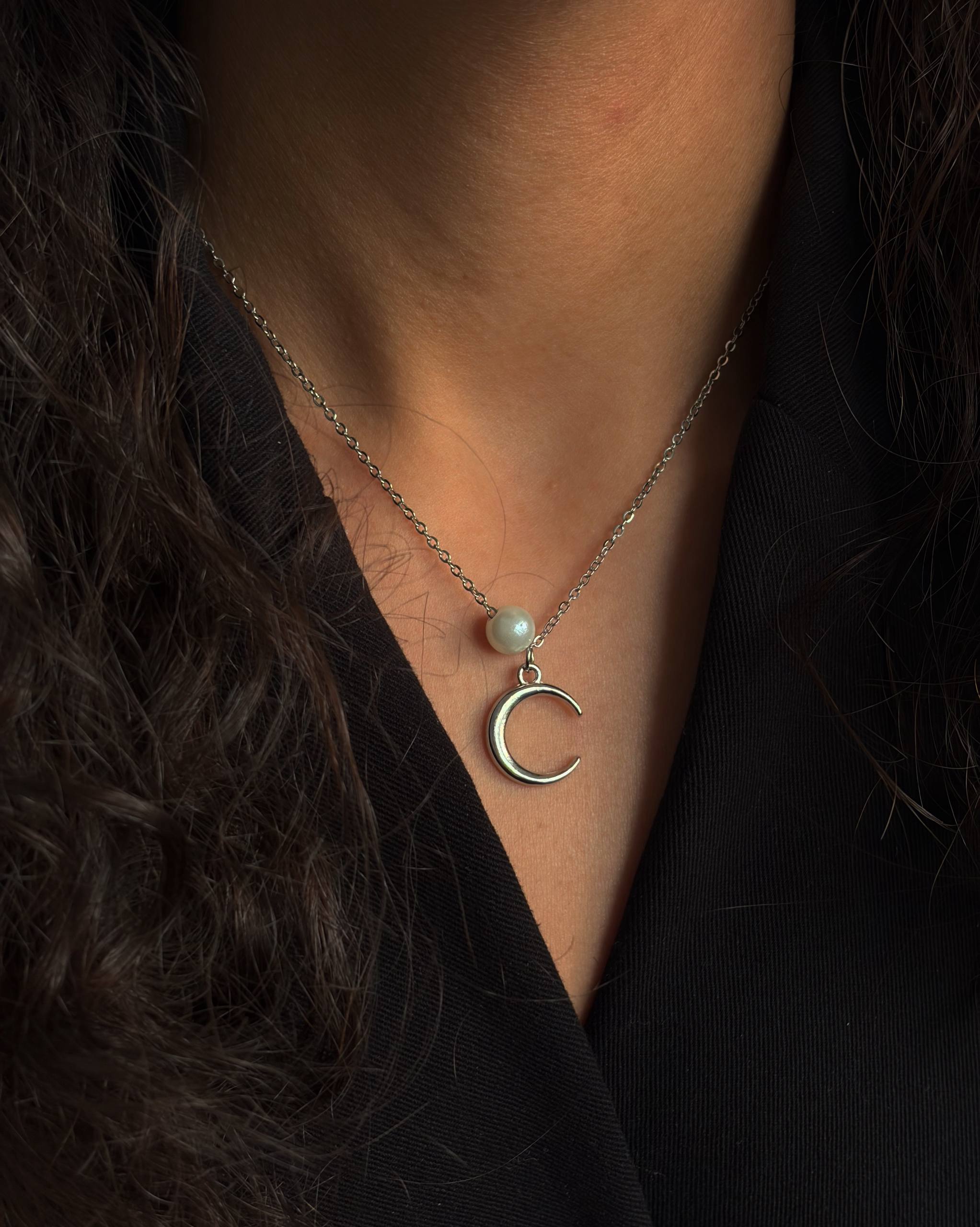 گردنبند ماه و مروارید