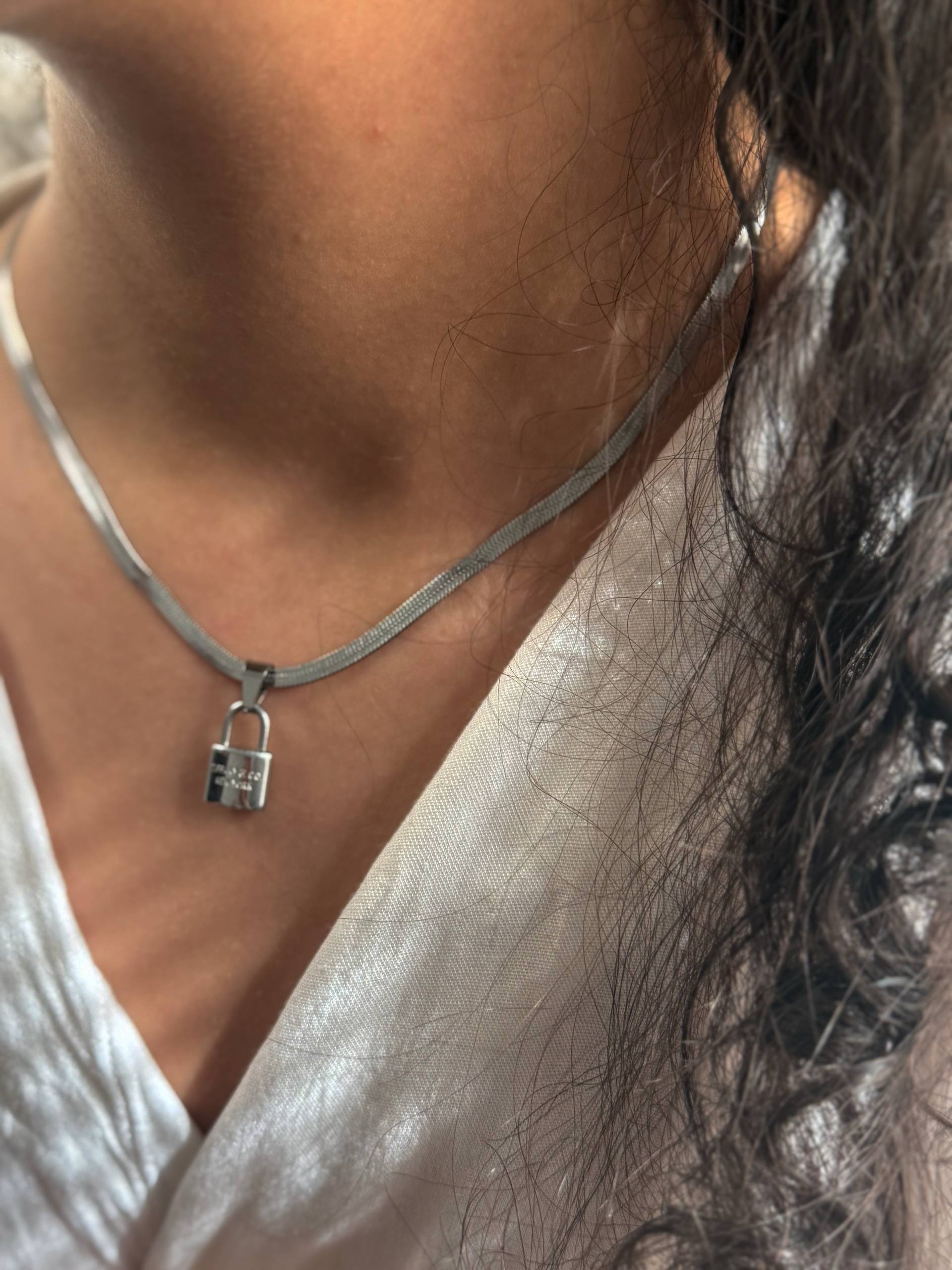 گردنبند قفل استیل